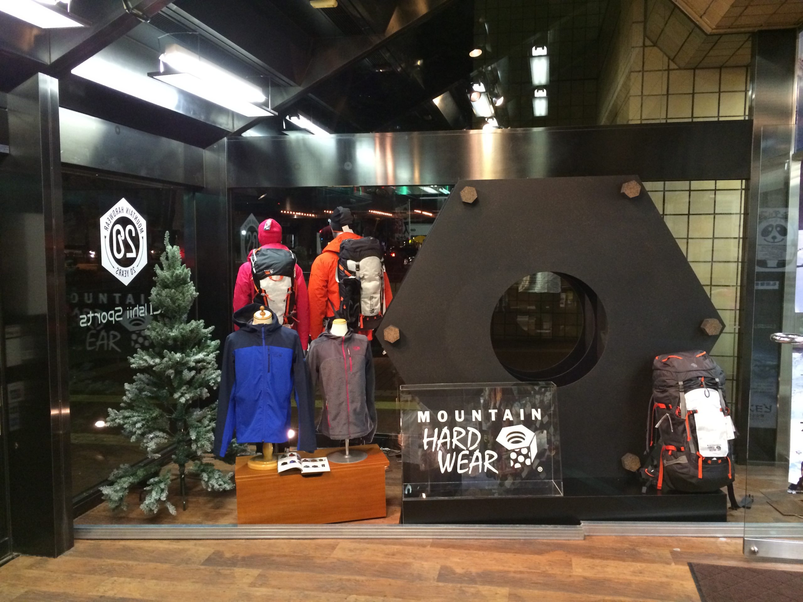 MOUNTAIN HARD WEAR CAMPAIGN